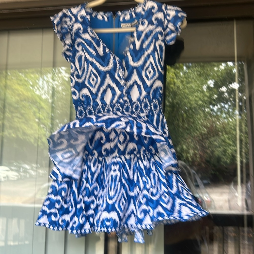 Alice + Olivia Blue and White Geometric Dress NWT Sz 0. From Saks pro $440